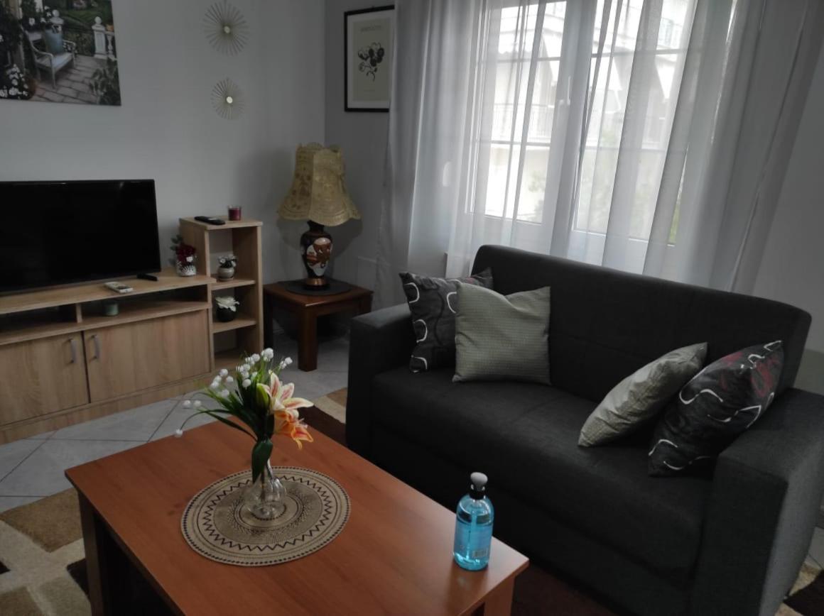 S.T Family Apartement Калампака Экстерьер фото